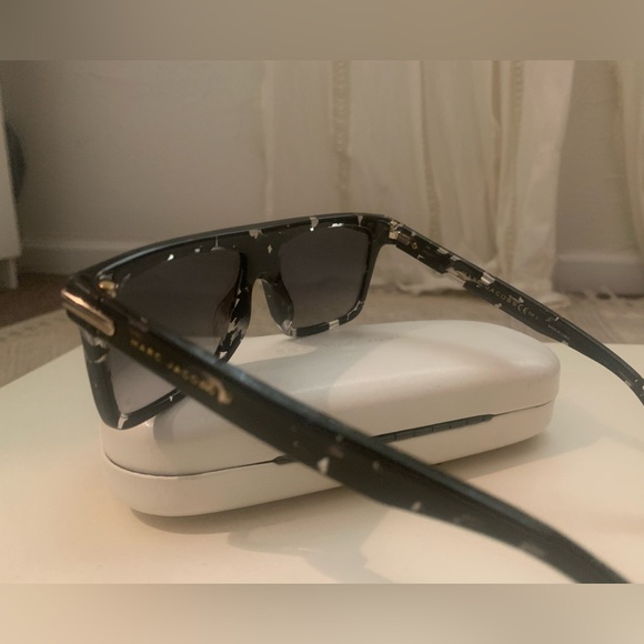 Marc Jacob’s sunglasses - Picture 2 of 9